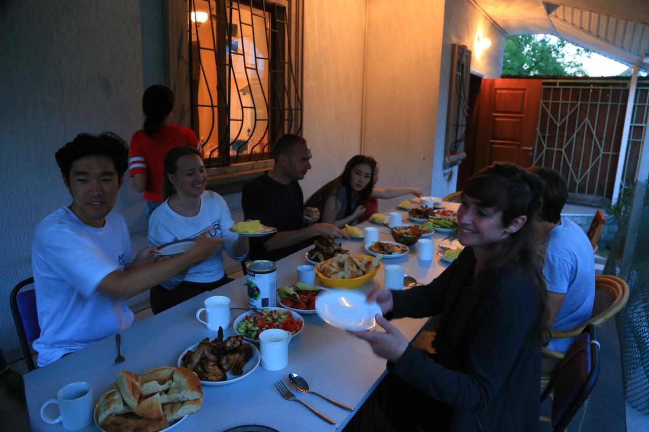 "European" Backpackers Hostel In Almaty Exterior photo