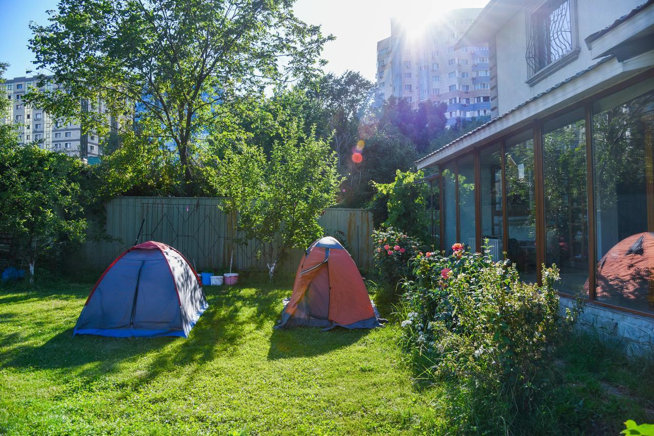 "European" Backpackers Hostel In Almaty Exterior photo