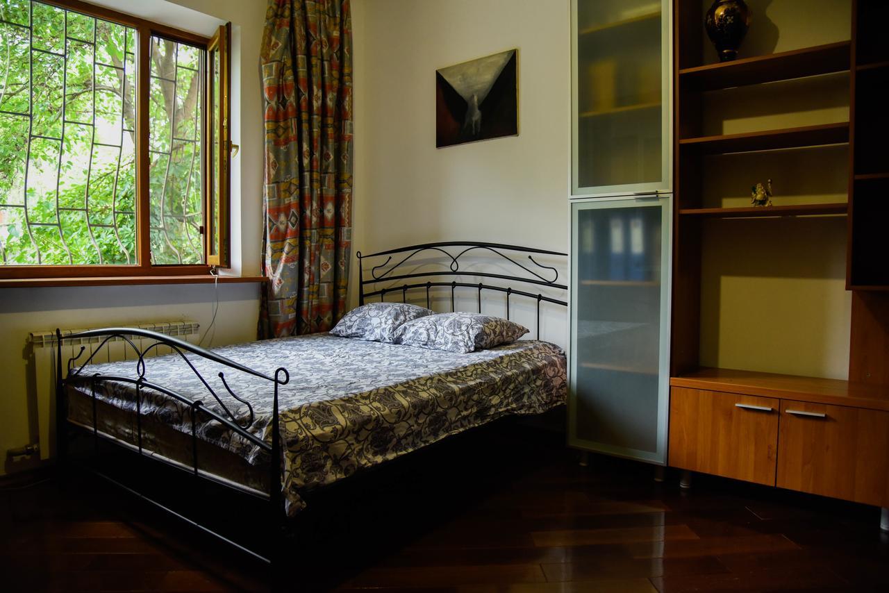 "European" Backpackers Hostel In Almaty Exterior photo