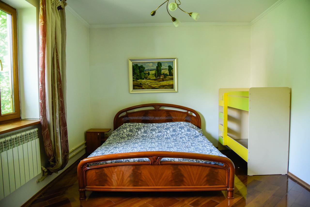 "European" Backpackers Hostel In Almaty Exterior photo